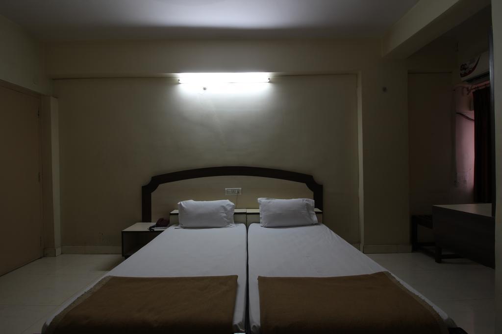 Hotel Maya Deluxe Hyderabad Esterno foto